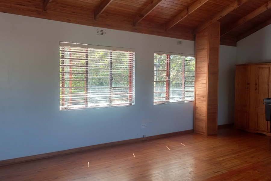 5 Bedroom Property for Sale in Kingfisher Creek Western Cape